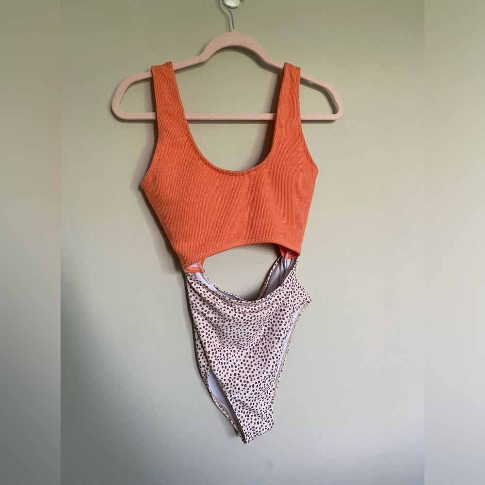 SHEIN Orange Ribbed Cutout One-Piece Swimsuit with Speckled Cream Bottom